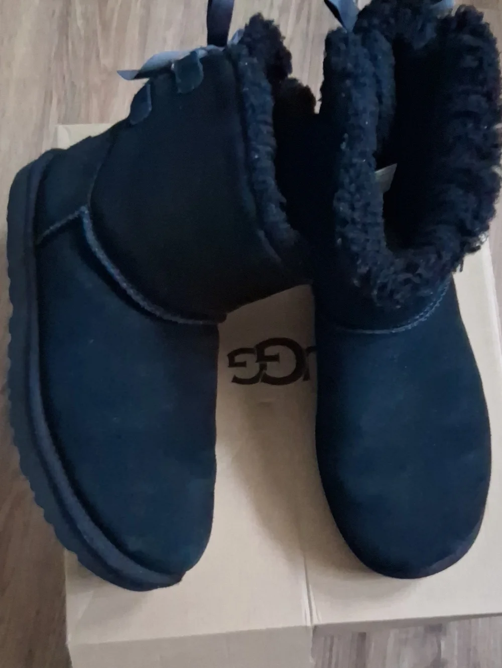 UGG Women's Black Suede Bow-Back Short Winter Boots